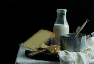 400Lのミルクが35kgに。手塩にかけて作られるセミハードチーズ・グリュイエール