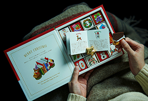 お気に入りの本を開くようにチョコレートを楽しむ「クリスマスブック」